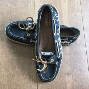 Like 🌟new🌟 sperrys!